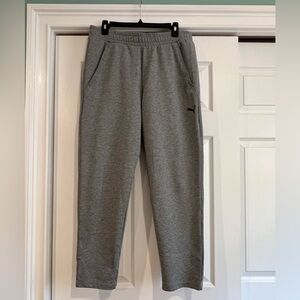 Men’s Puma grey sweatpants with side pockets.
Size large